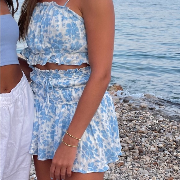 Isabelle’s Cabinet blue floral Santorini set - Picture 2 of 2